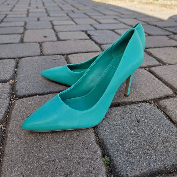 Vince Camuto Shoes - Sz 8 NWOTs Vince Camuto "Savilla" Pointed-Toe Leather Pumps Seafoam Green